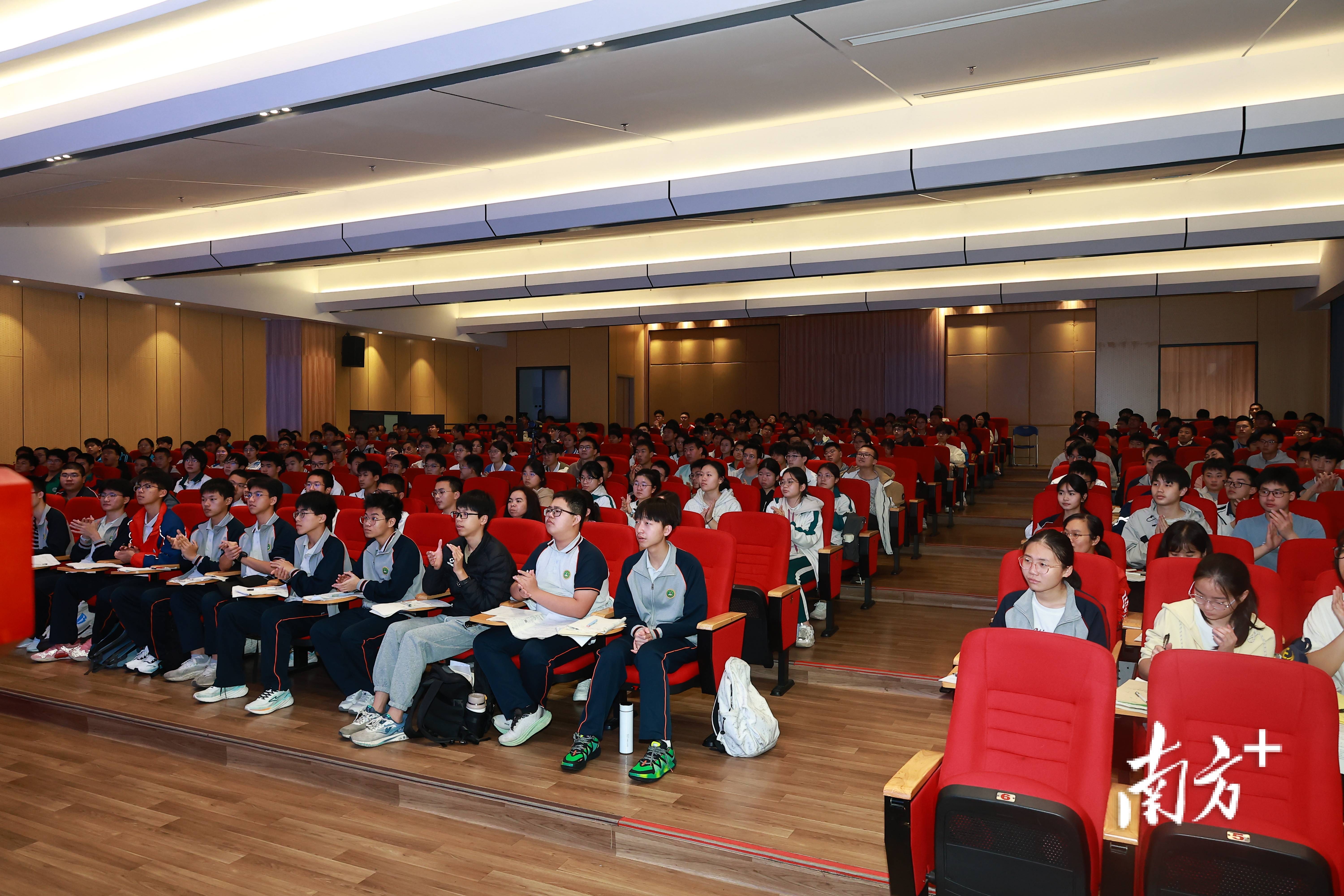 2026年梅州市高中数学竞赛师生冬令营活动举行