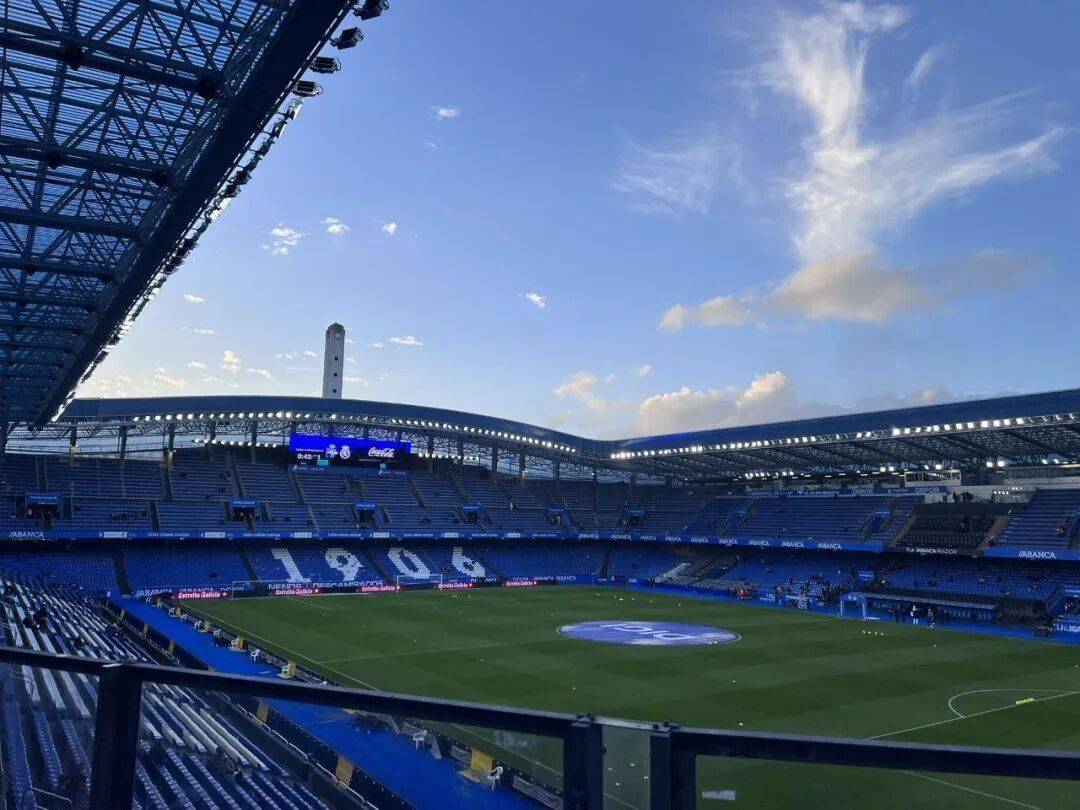 西班牙 | “严重迟到”的拉科鲁尼亚：里亚索球场正滑向世界杯出局边缘